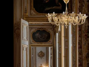 Handcrafted Contemporary Fine Italian Ceiling Pendant Chandelier With Twelve Shades And Murano Glass