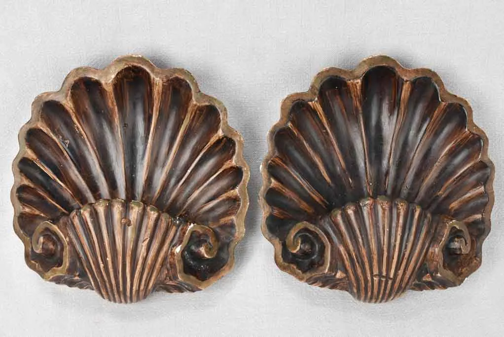 Pair of decorative shell sculptures - brown patina 9½"