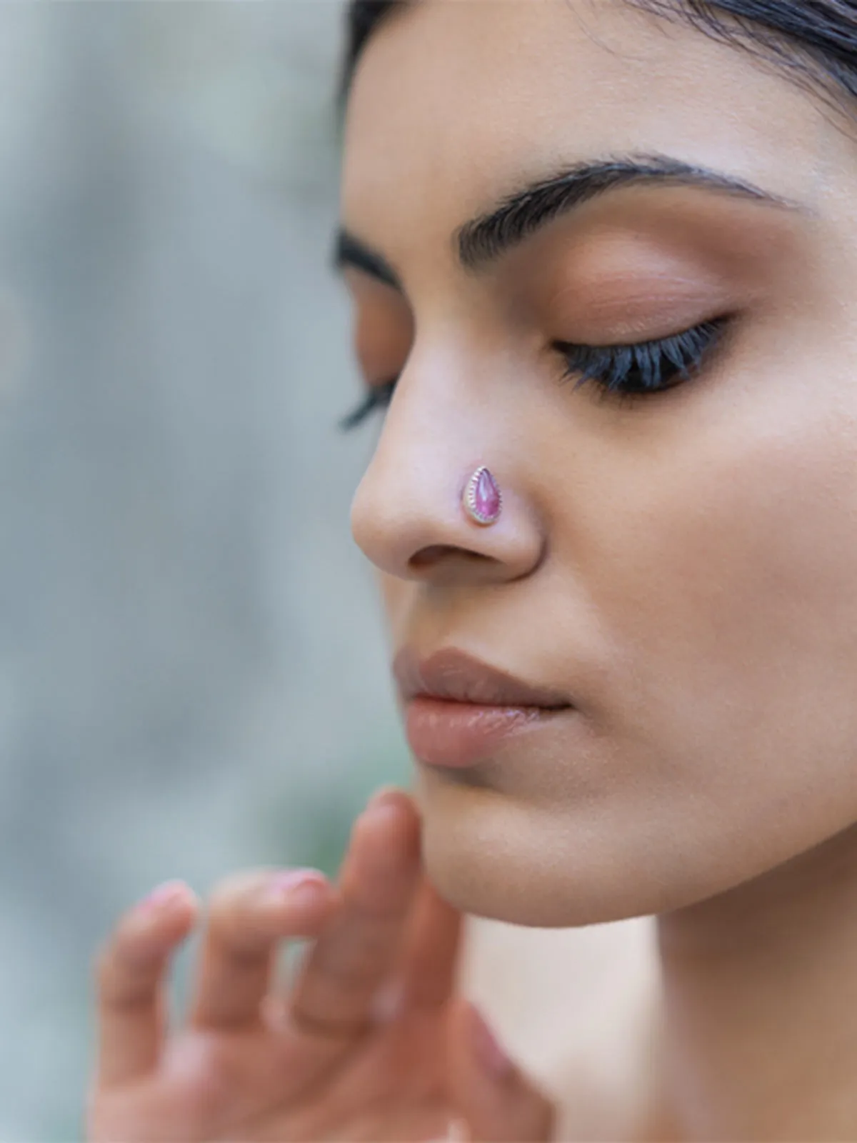 PICHWAI Amethyst Bud Nose Pin