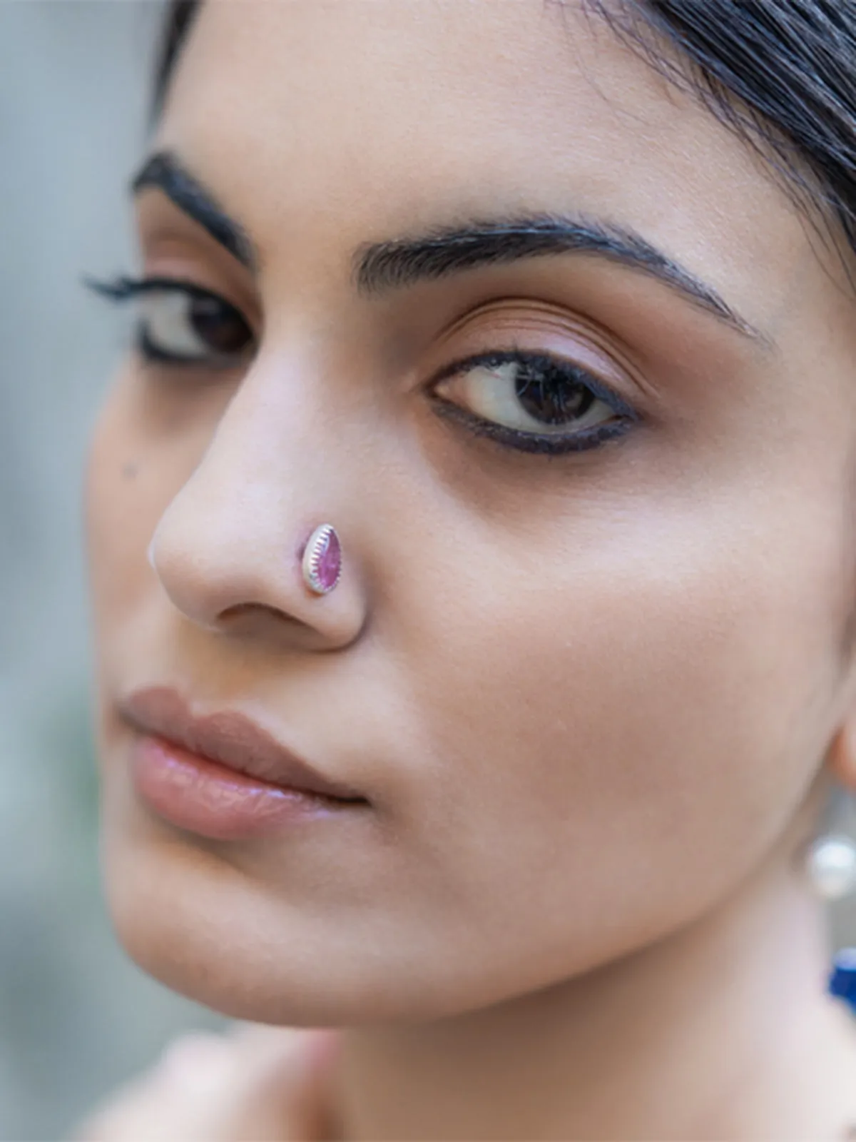 PICHWAI Amethyst Bud Nose Pin
