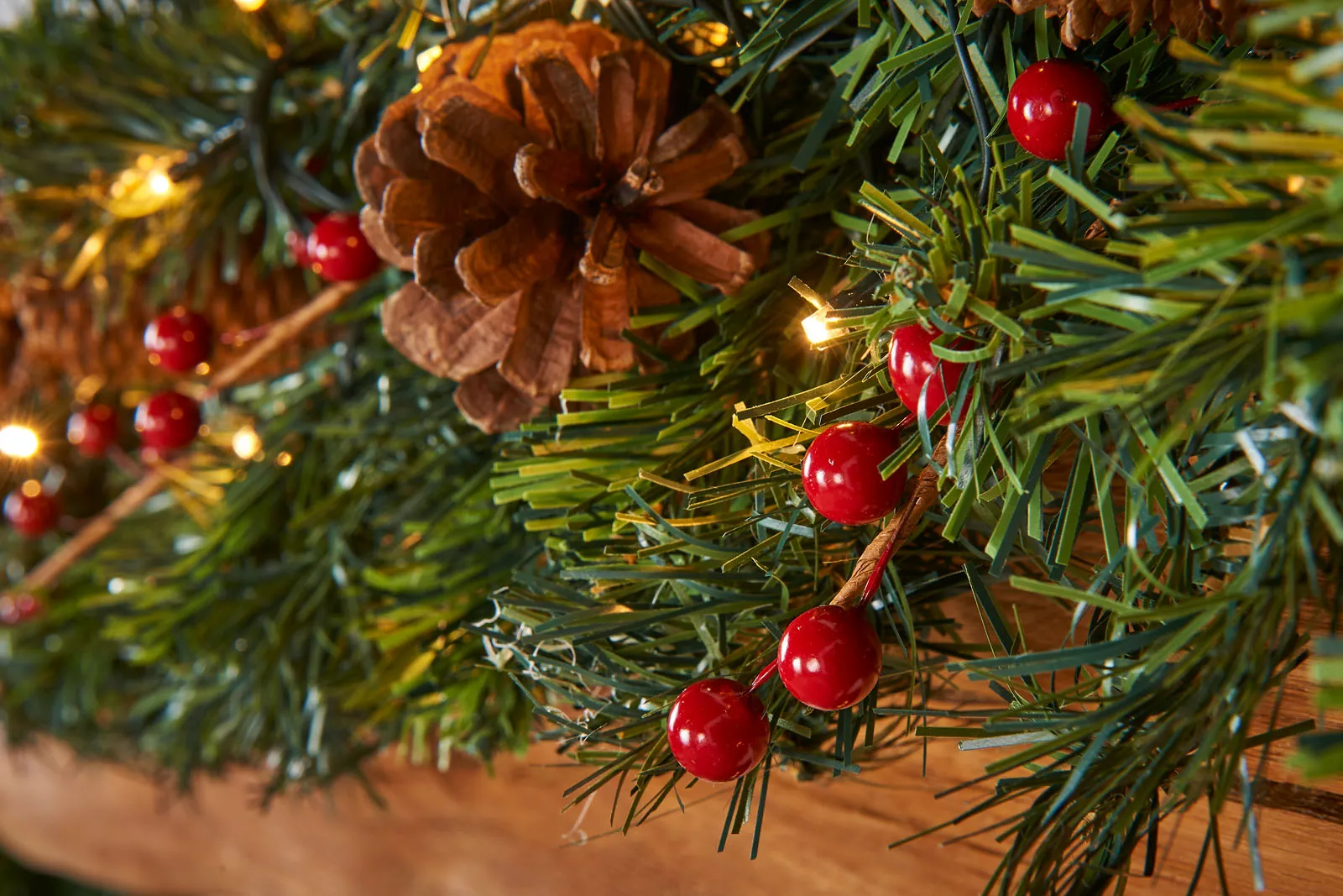 Pre-Lit Extra Thick Garland, 9 ft